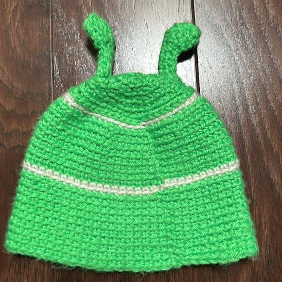 Hand knit green hat with ears (12M) - Picture 2 of 4